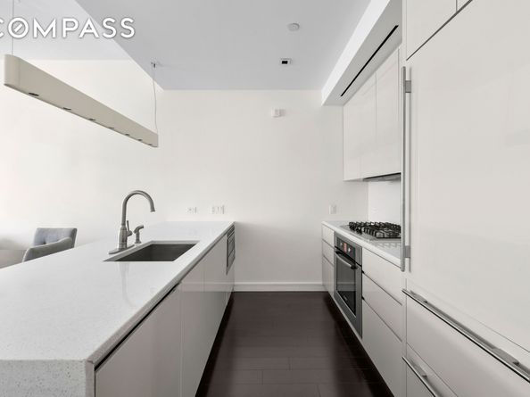 300 East 23rd Street 7A, New York NY 10010