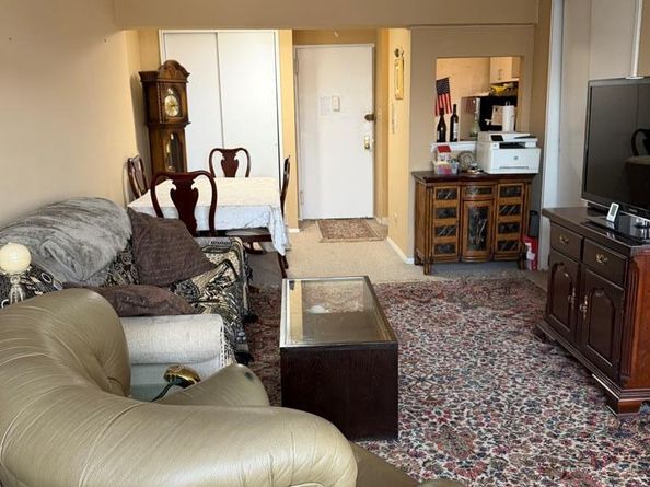 241-20 Northern Boulevard 4A, Queens NY 11362