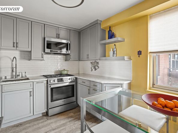 135 Ocean Parkway 4U, Brooklyn NY 11218