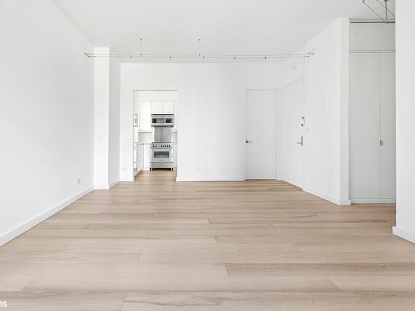 236 East 47th Street 16C, New York NY 10017