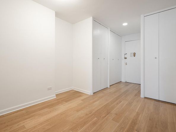 245 East 25th Street 10L, New York NY 10010