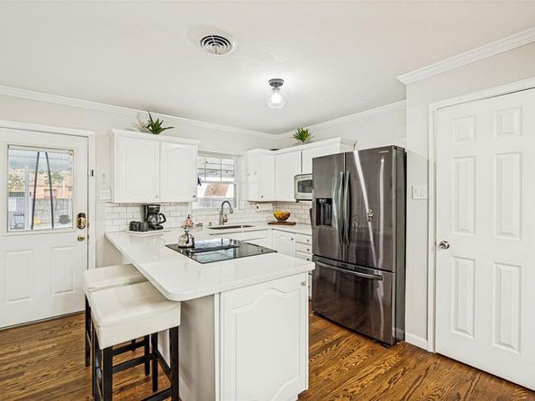 2245  San Medina Avenue , Dallas Texas 75228