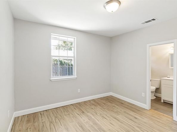 915  Cameron Avenue , Dallas Texas 75223