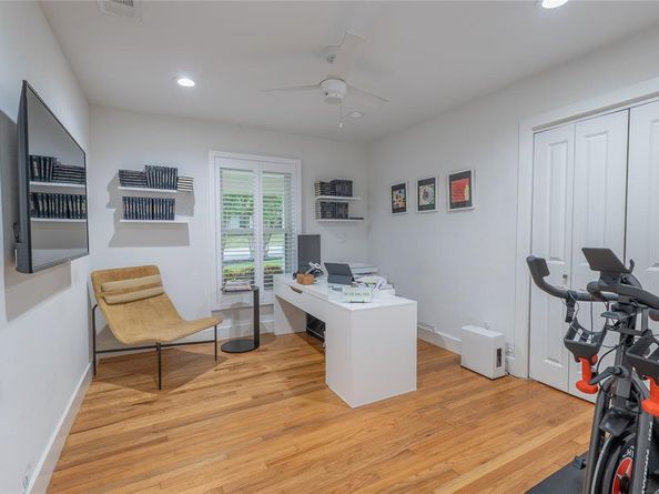 864  Peavy Road , Dallas Texas 75218