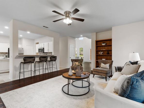 1414  Saddleback Lane , Lewisville Texas 75067