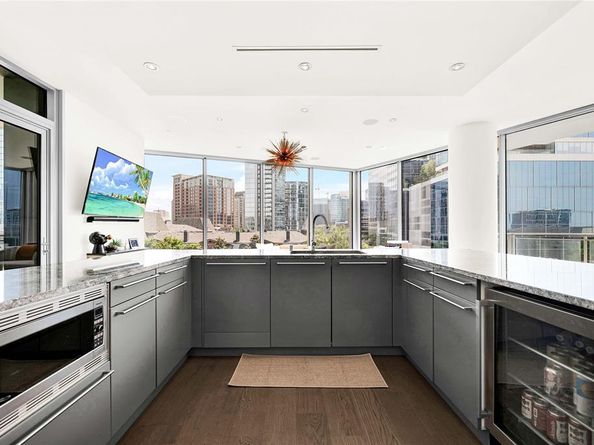 2900  Mckinnon Street  401, Dallas Texas 75201