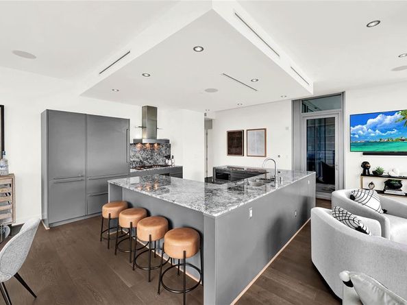2900  Mckinnon Street  401, Dallas Texas 75201
