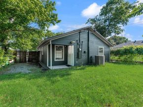 921 E Annie Street , Fort Worth Texas 76104