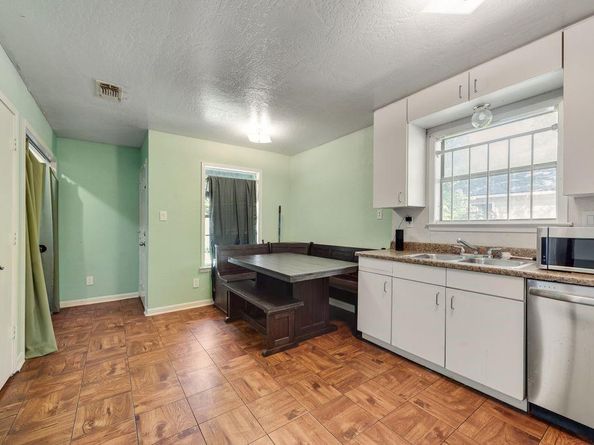921 E Annie Street , Fort Worth Texas 76104
