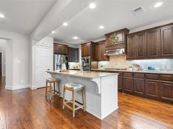 1616  Golf Club Drive , Lantana Texas 76226