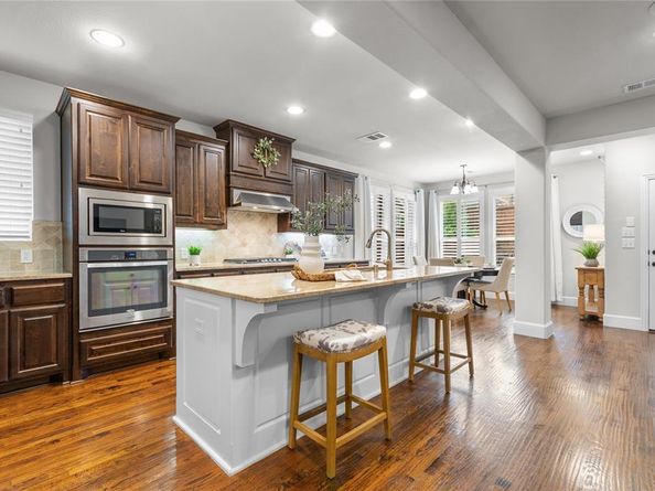 1616  Golf Club Drive , Lantana Texas 76226
