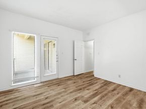 3105  San Jacinto Street  207, Dallas Texas 75204