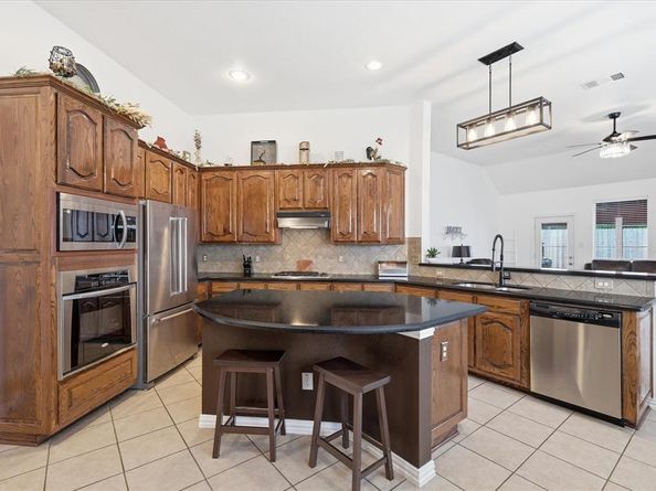 8106  Summerleaf Drive , Arlington Texas 76001
