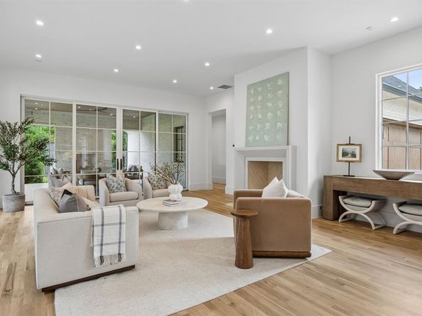 5871  Elderwood Drive , Dallas Texas 75230