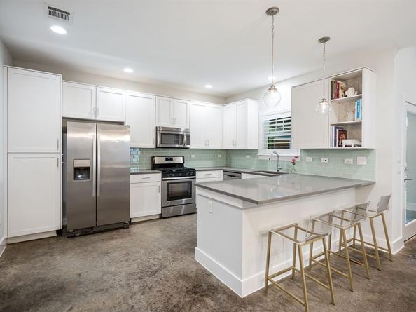 656  Bishop Heights Lane , Dallas Texas 75208