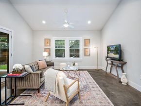 656  Bishop Heights Lane , Dallas Texas 75208
