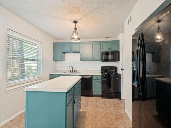 913 W Inwood Drive , Arlington Texas 76013
