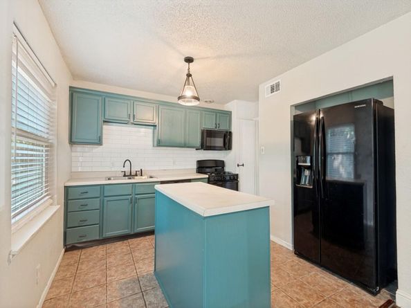 913 W Inwood Drive , Arlington Texas 76013