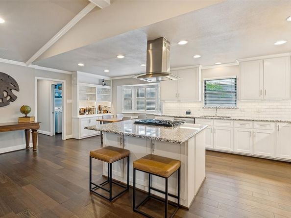 9421  Meadowknoll Drive , Dallas Texas 75243
