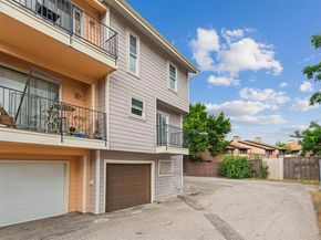 8522  Park Lane  15, Dallas Texas 75231