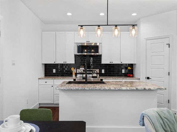 1104 E Annie Street , Fort Worth Texas 76104