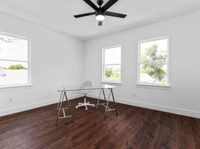 1104 E Annie Street , Fort Worth Texas 76104