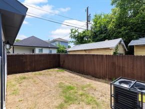 1104 E Annie Street , Fort Worth Texas 76104
