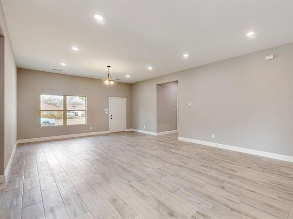 706  Poinsettia Drive , Lancaster Texas 75146