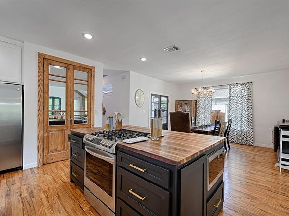 1323  Lansford Avenue , Dallas Texas 75224