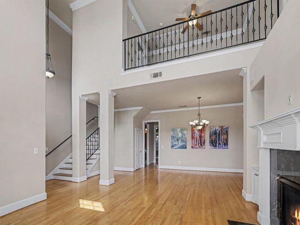2811  Welborn Street , Dallas Texas 75219