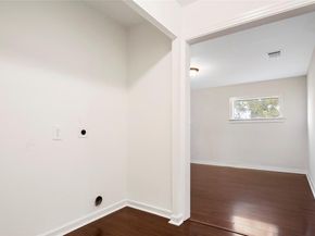 2611 W Amherst Avenue , Dallas Texas 75235