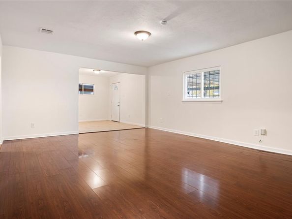 2611 W Amherst Avenue , Dallas Texas 75235