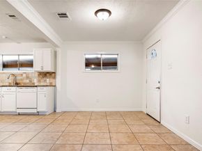 2611 W Amherst Avenue , Dallas Texas 75235