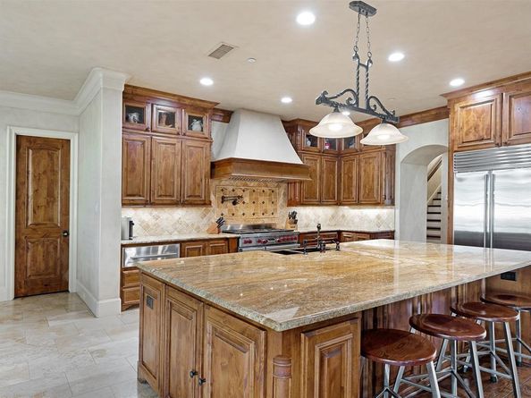 2965 S Sunbeck Circle , Farmers Branch Texas 75234