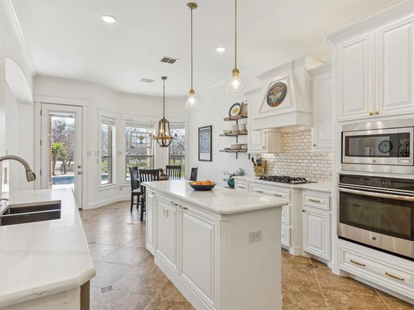 6073  The Resort Boulevard , Fort Worth Texas 76179