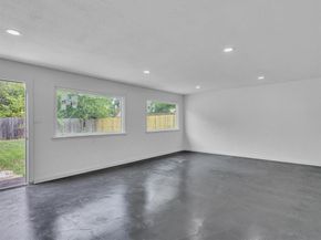 5813  MCCART Avenue , Fort Worth Texas 76133