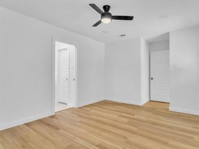5813  MCCART Avenue , Fort Worth Texas 76133