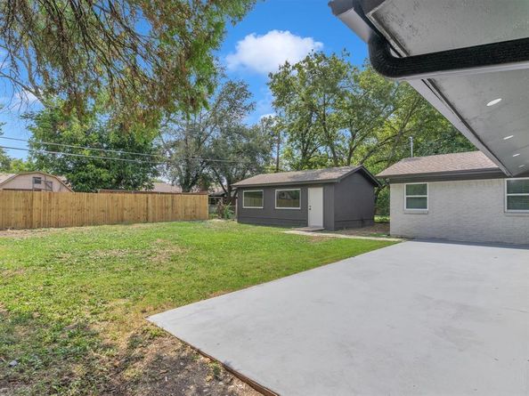 5813  MCCART Avenue , Fort Worth Texas 76133