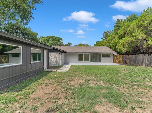 5813  MCCART Avenue , Fort Worth Texas 76133