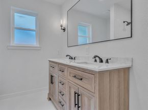 5813  MCCART Avenue , Fort Worth Texas 76133