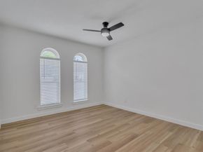 5813  MCCART Avenue , Fort Worth Texas 76133