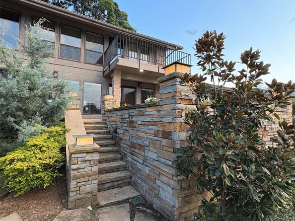 1  Country Lake Drive , Carrollton Texas 75006