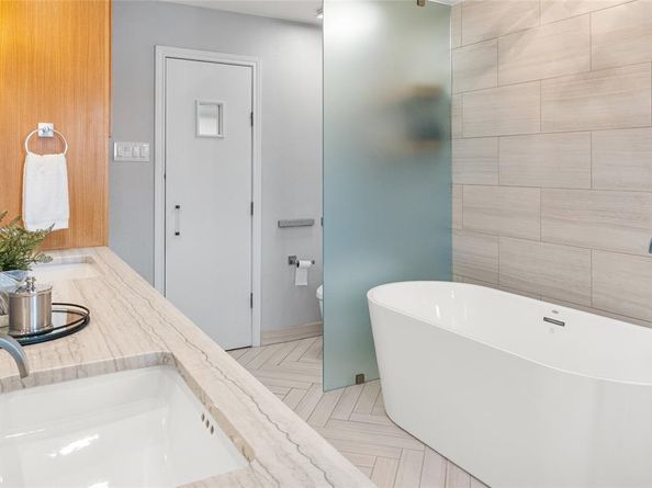 1  Country Lake Drive , Carrollton Texas 75006