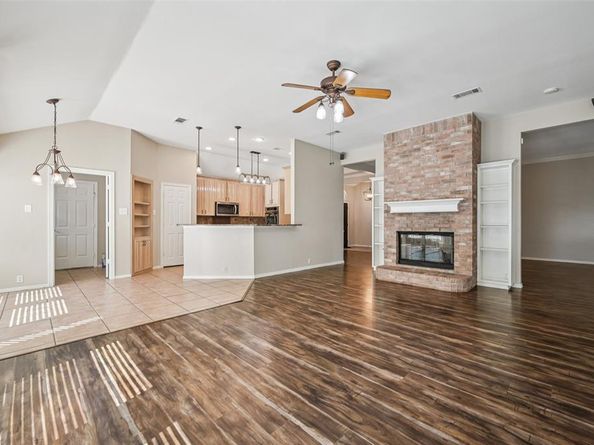 1264  Stonehill Court , Kennedale Texas 76060