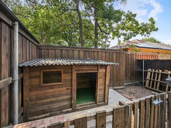 1264  Stonehill Court , Kennedale Texas 76060