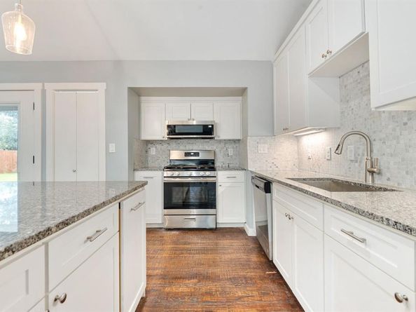 3330  Darvany Drive , Dallas Texas 75220