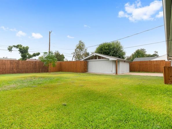 3330  Darvany Drive , Dallas Texas 75220