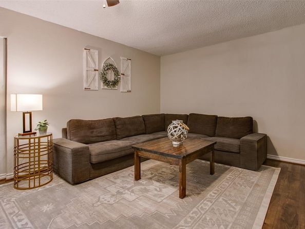 5610  Saddleback Road , Garland Texas 75043