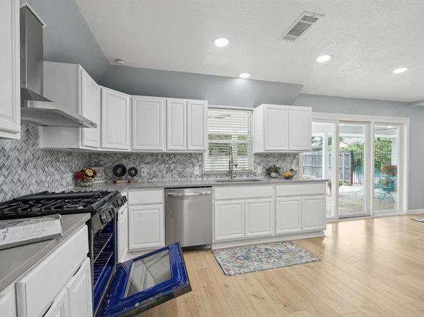 1  Whispering Vine Court , Grapevine Texas 76051