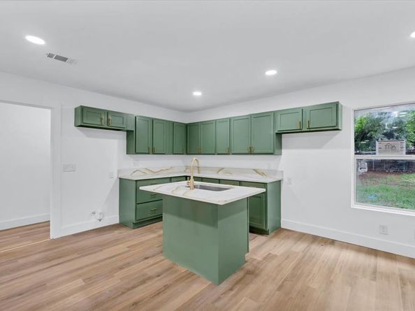 607  Lombardy Lane , Arlington Texas 76013